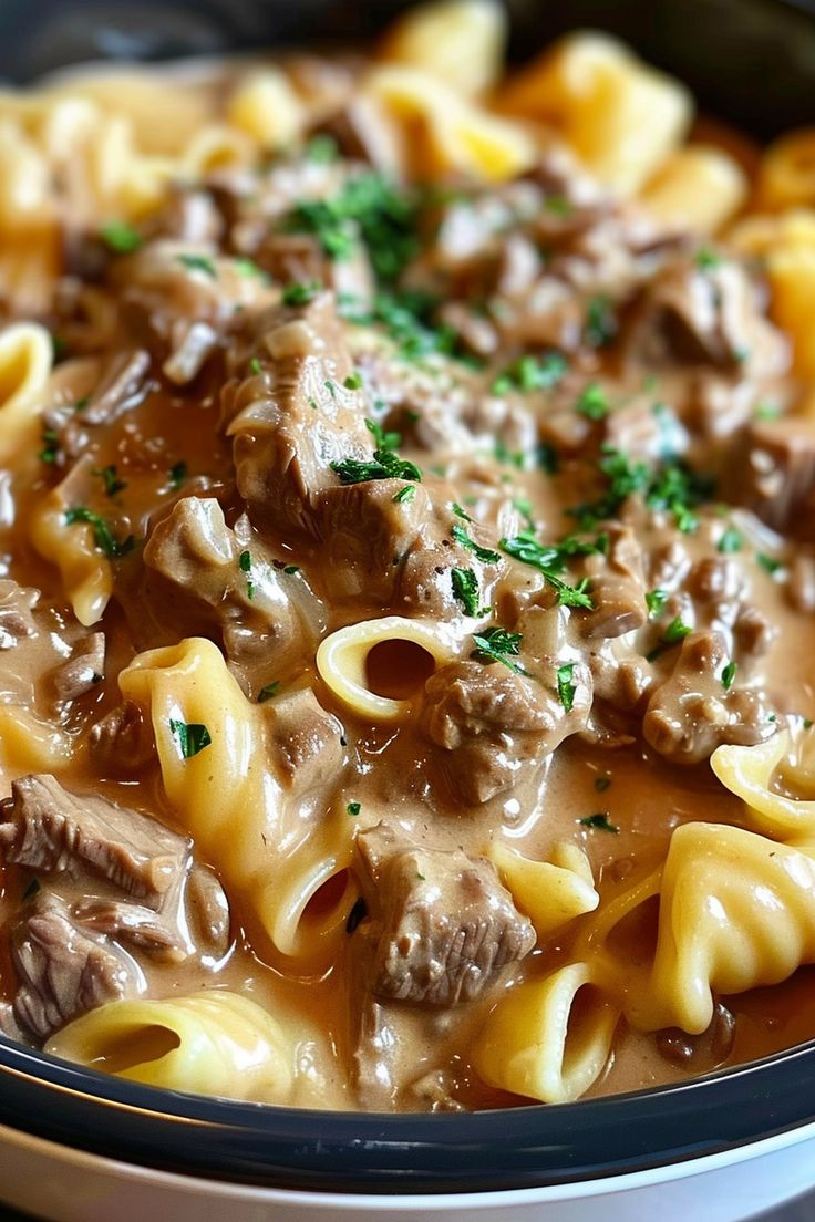Slow Cooker Garlic Beef Pasta 